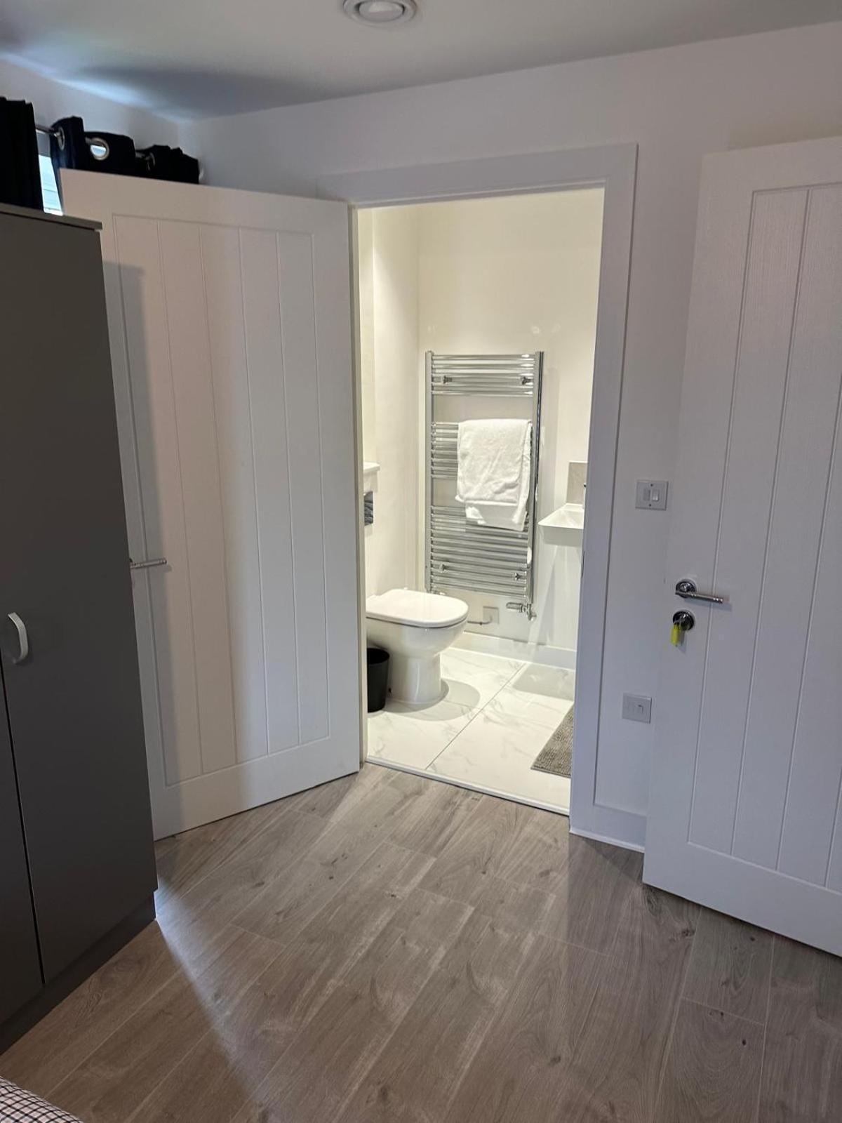 Lush King Ensuite In A Shared Home Манчестер Екстер'єр фото