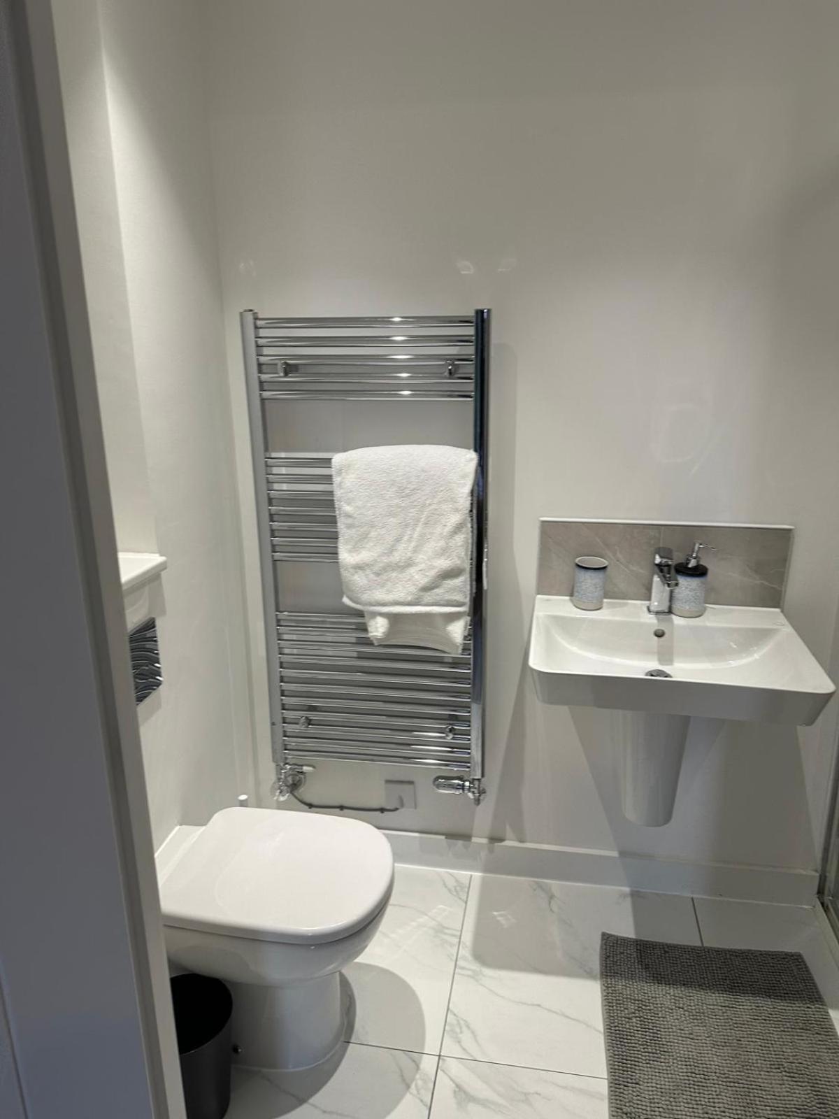 Lush King Ensuite In A Shared Home Манчестер Екстер'єр фото