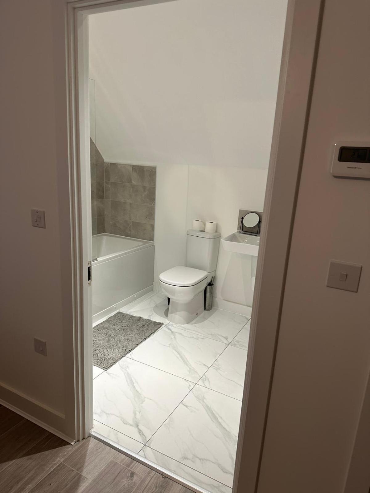 Lush King Ensuite In A Shared Home Манчестер Екстер'єр фото